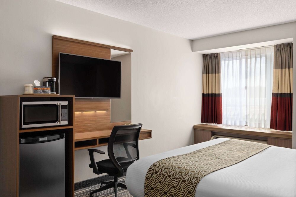 Deluxe Room, 1 Queen Bed, Non Smoking