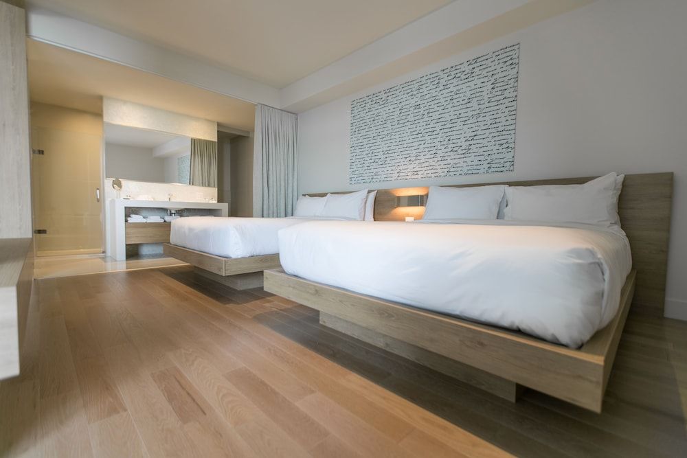 Junior Suite, 2 Queen Beds, Lake View