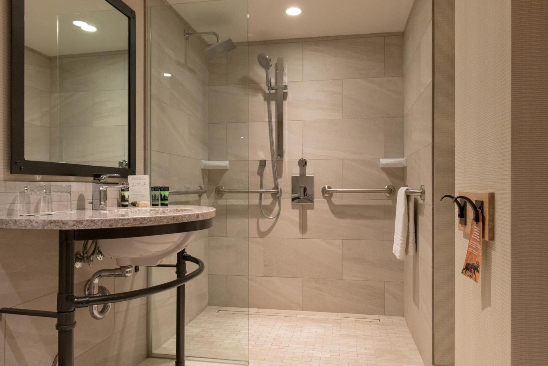  Superior Hotel Room - 2 Queens, Accessible