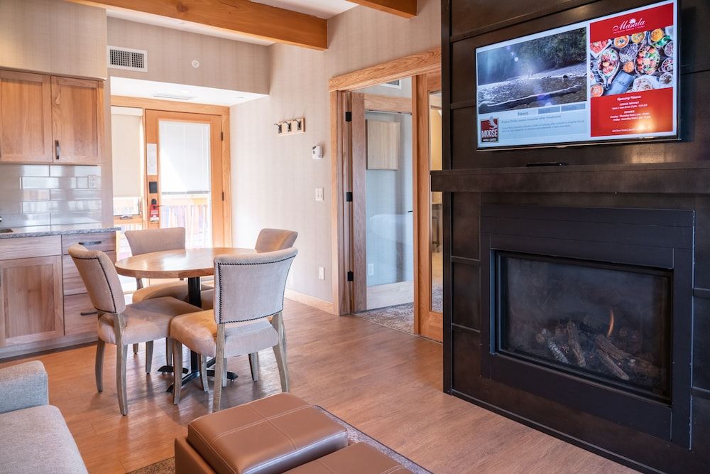 Moose Hotel And Suites Rooftop 1 Bedroom Suite 8