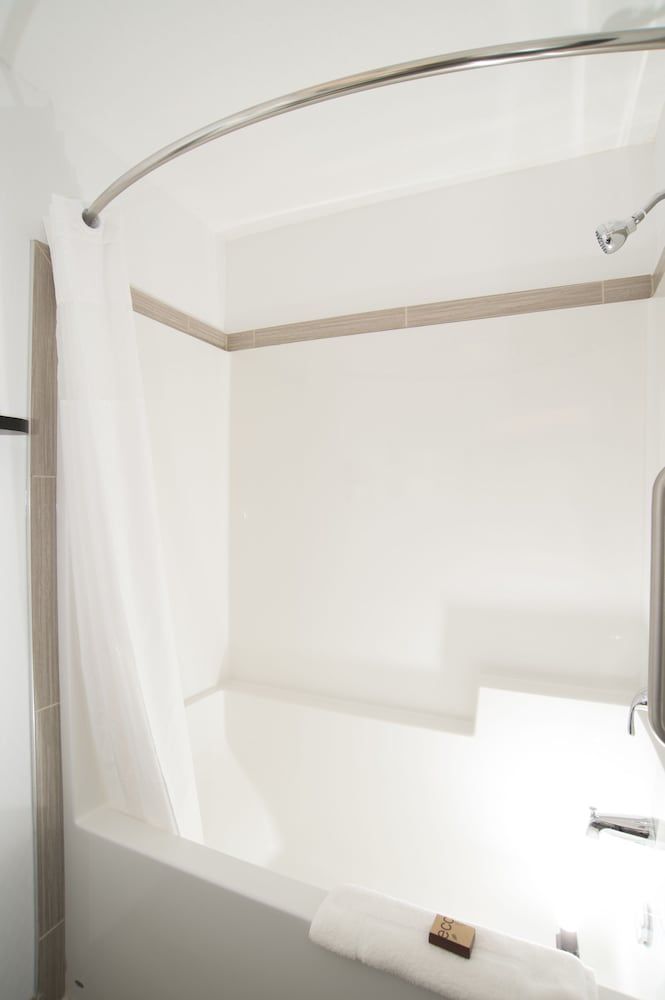 Western Star All Suites Signature Hotel Deluxe Suite, 1 King Bed, Kitchen 5