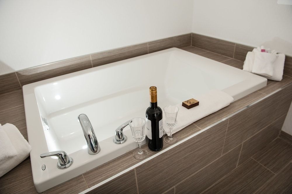 Western Star All Suites Signature Hotel Executive Suite, 1 King Bed 6