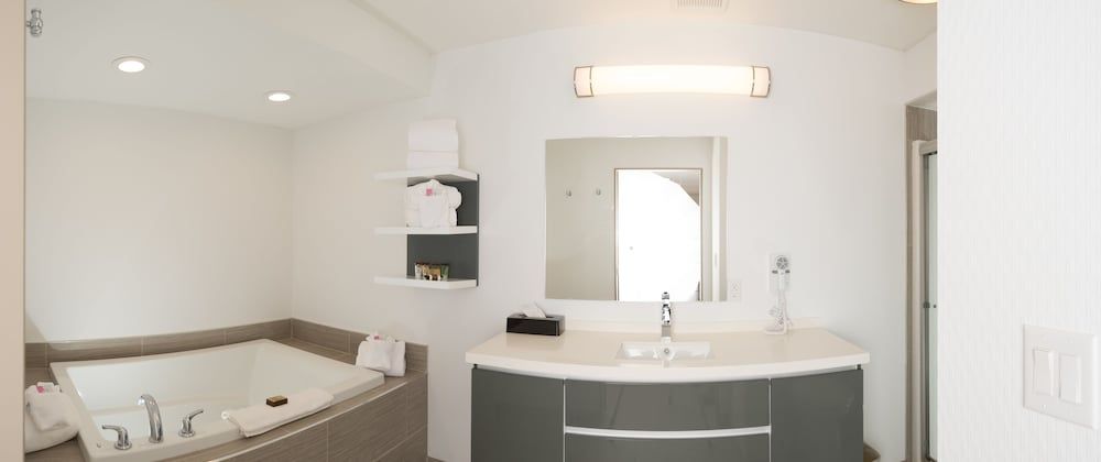 Western Star All Suites Signature Hotel Executive Suite, 1 King Bed 5