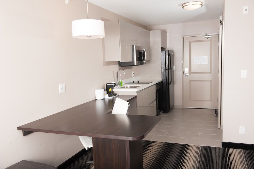 Western Star All Suites Signature Hotel Deluxe Suite, 1 King Bed, Kitchen 6