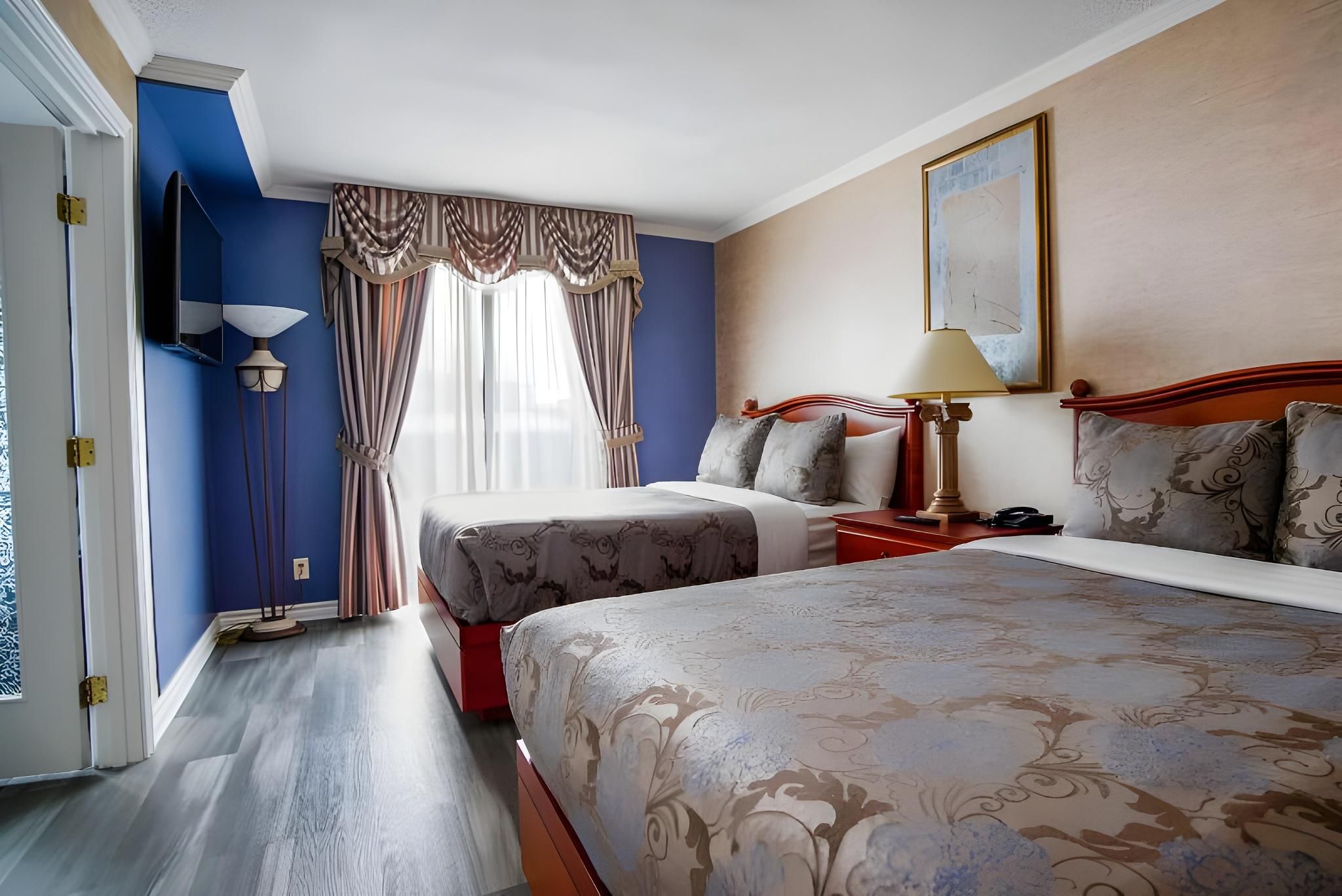 Exterior View Family Suite, 2 Queen and 1 Sofa-Bed