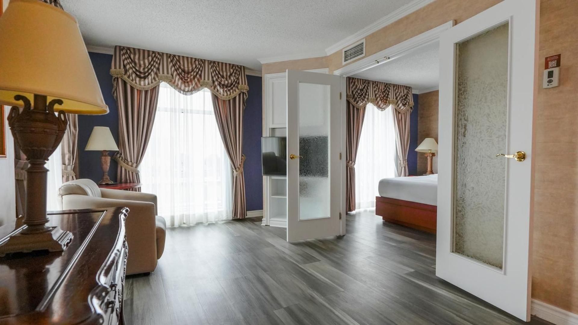 Suite, 1 Queen Bed