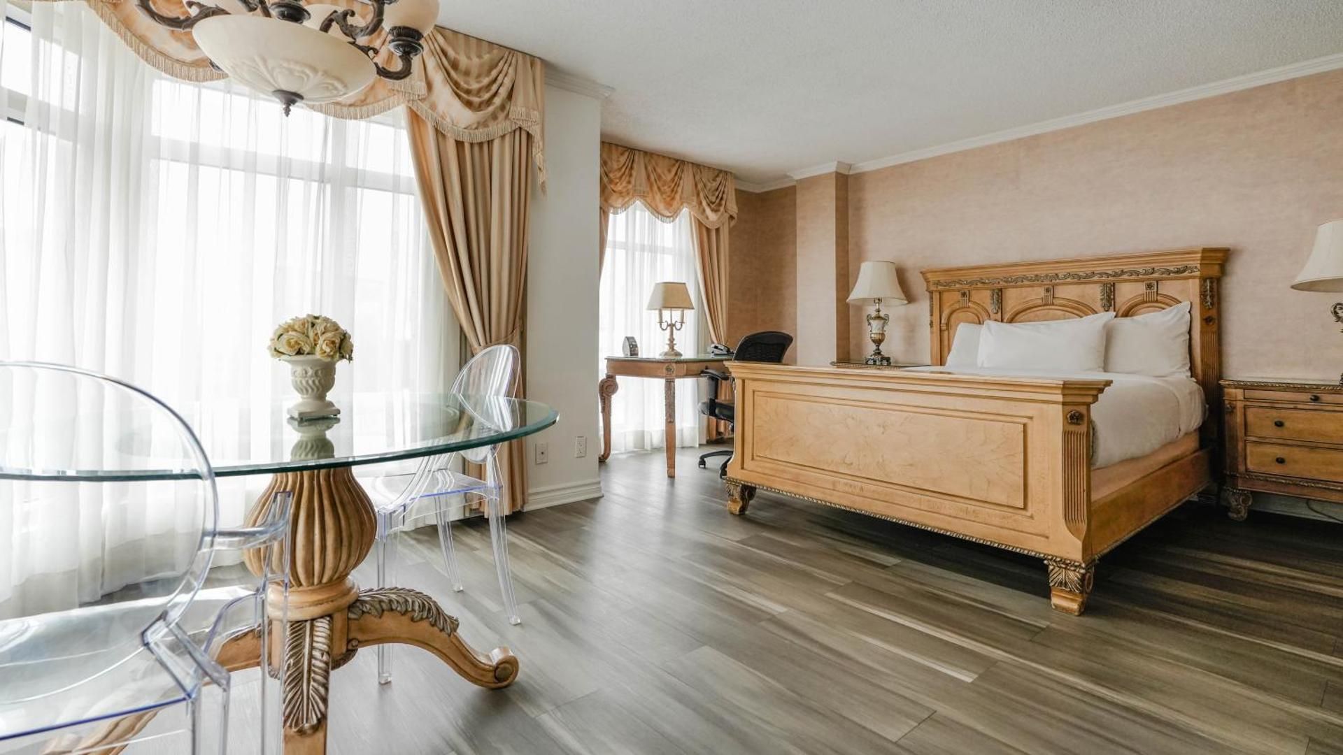 Signature Room, 1 Queen Bed and Sofa-Bed