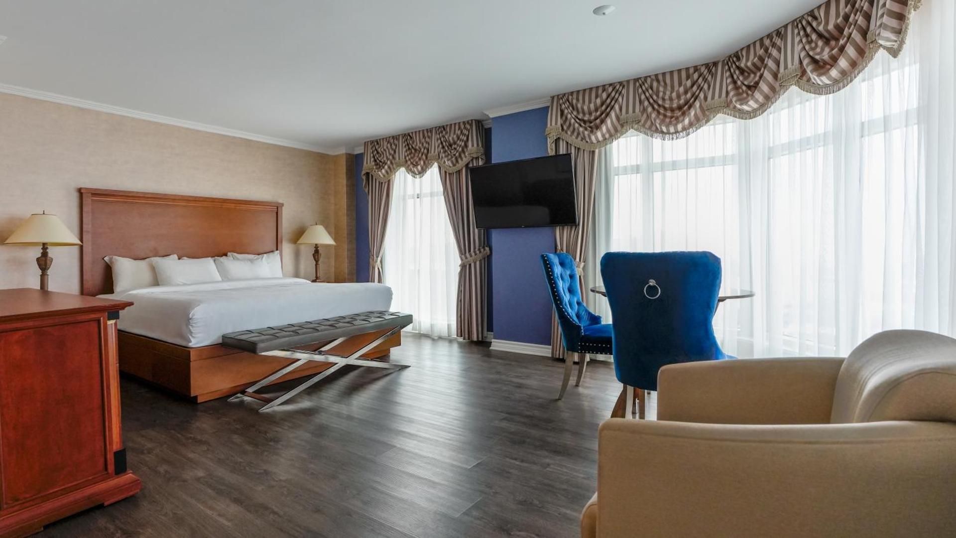 Suite with Panoramic City View, 1 King