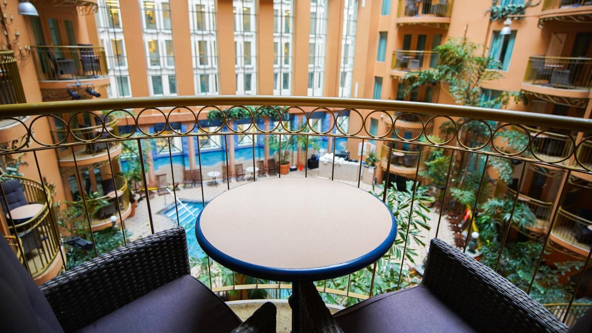 Interior Garden Balcony Suite, 1 King Bed wih Sofa-Bed