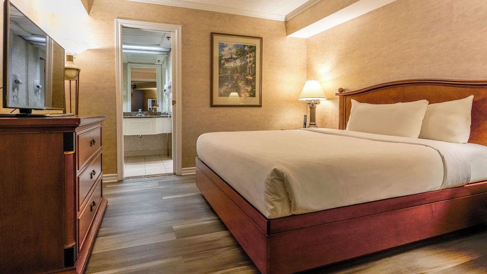 Interior Garden Balcony Suite, 1 Queen bed with sofa-bed
