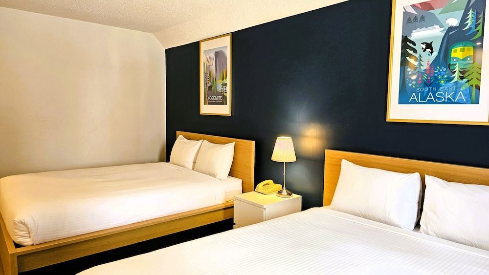 Cloud 9 Inn Standard Room, 2 Queen Beds 8