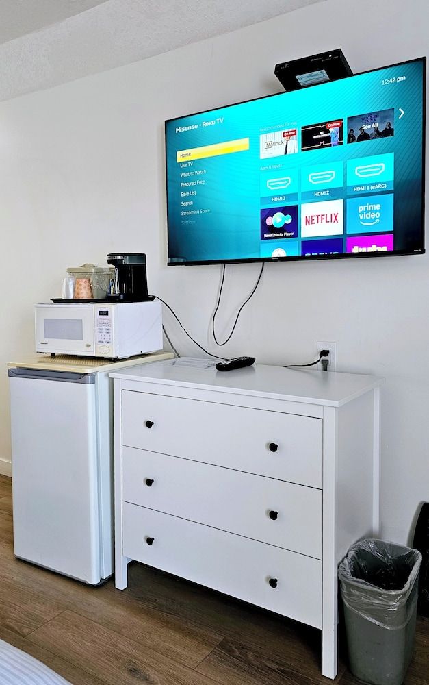 Cloud 9 Inn Room, 1 Queen Bed 9