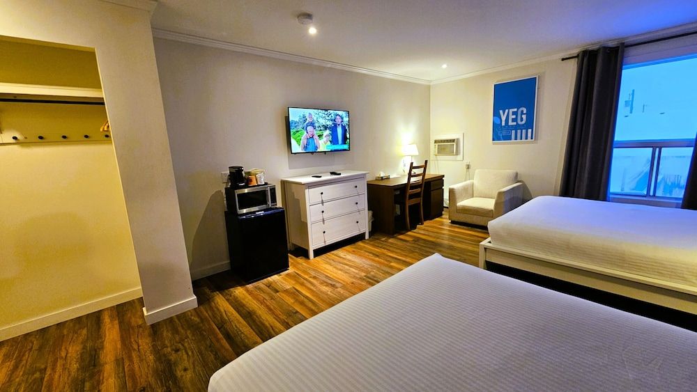 Cloud 9 Inn Standard Room, 2 Queen Beds 3