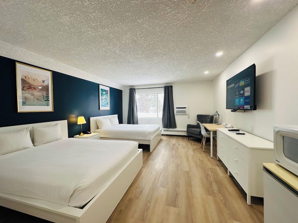 Cloud 9 Inn Standard Room, 2 Queen Beds 4