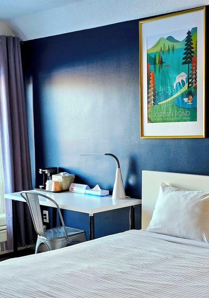 Cloud 9 Inn Room, 1 Queen Bed 2