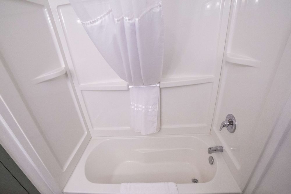 Prestige Hudson Bay Lodge & Conference Centre, WorldHotels Crafted Collection Standard Room, 1 King Bed, Non Smoking, Kitchenette 4