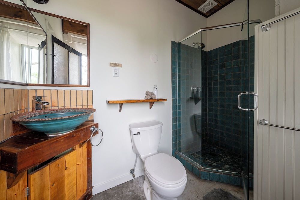 Owl's Nest Suites Studio Suite, 1 Queen Bed, Kitchenette, Garden View (B) 19
