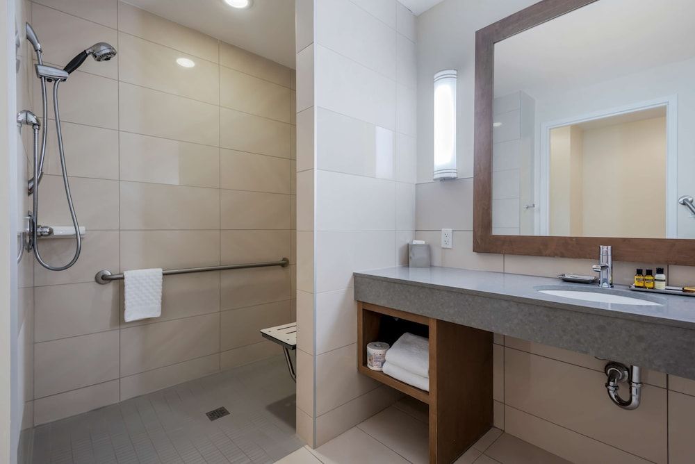 Best Western Plus Sawridge Suites Standard Room, 1 King Bed, Accessible, Refrigerator & Microwave 3