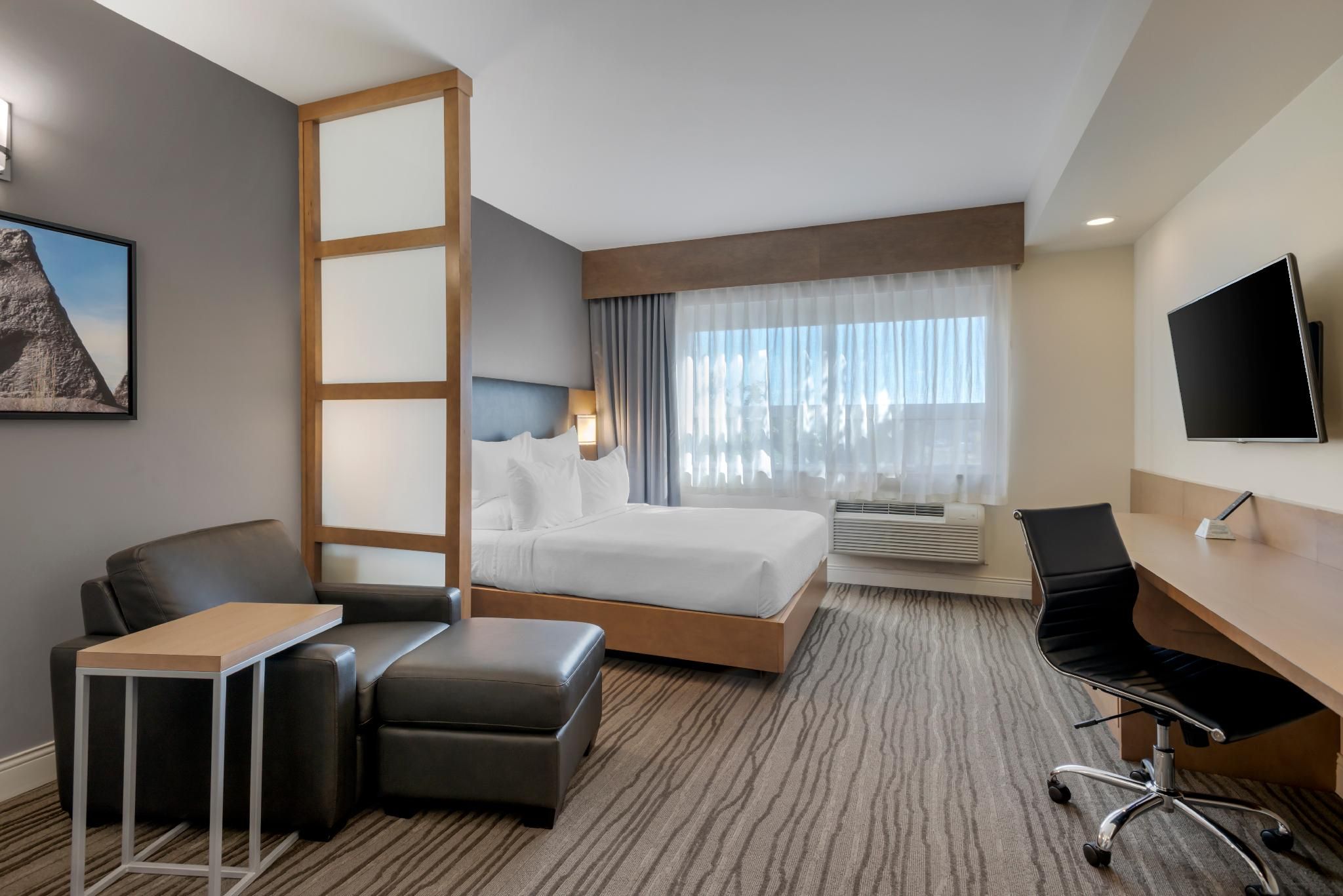 1 Queen Bed, Non-Smoking, Kitchenette, Shower Only, Full Breakfast