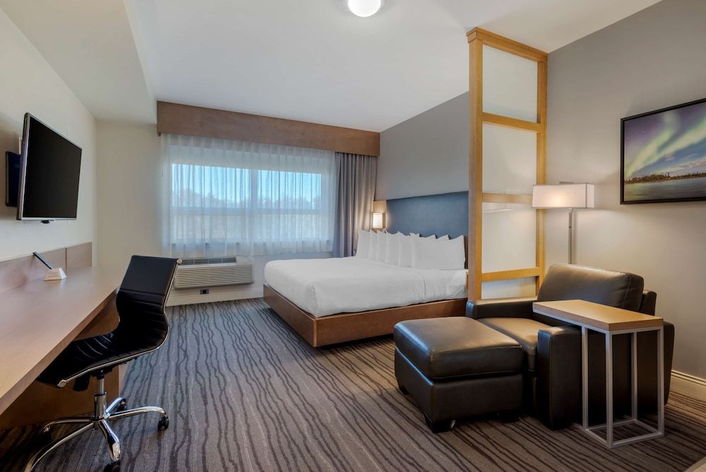 Best Western Plus Sawridge Suites Standard Room, 1 King Bed, Accessible, Refrigerator & Microwave 2