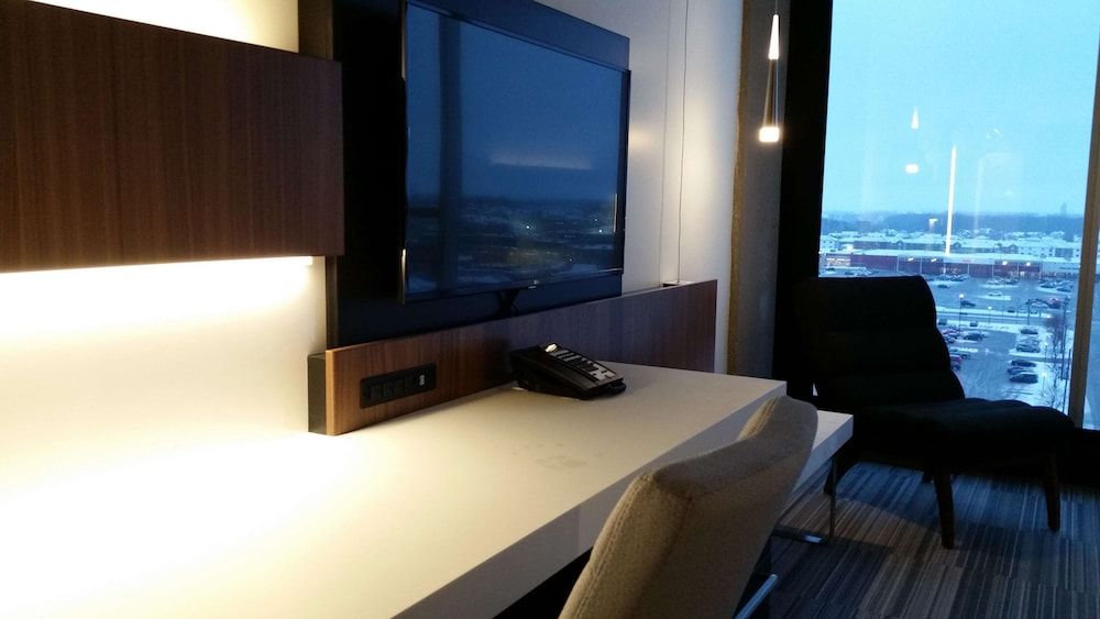 Grand Times Hotel Drummondville Superior Room, 1 King Bed 7