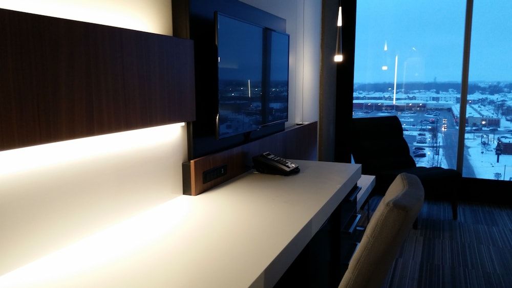 Grand Times Hotel Drummondville Superior Room, 1 King Bed 8