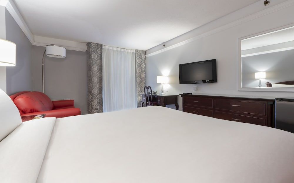 Hôtel Québec Inn par JARO Traditional room, 1 Queen bed and 1 double sofa bed - Exterior view