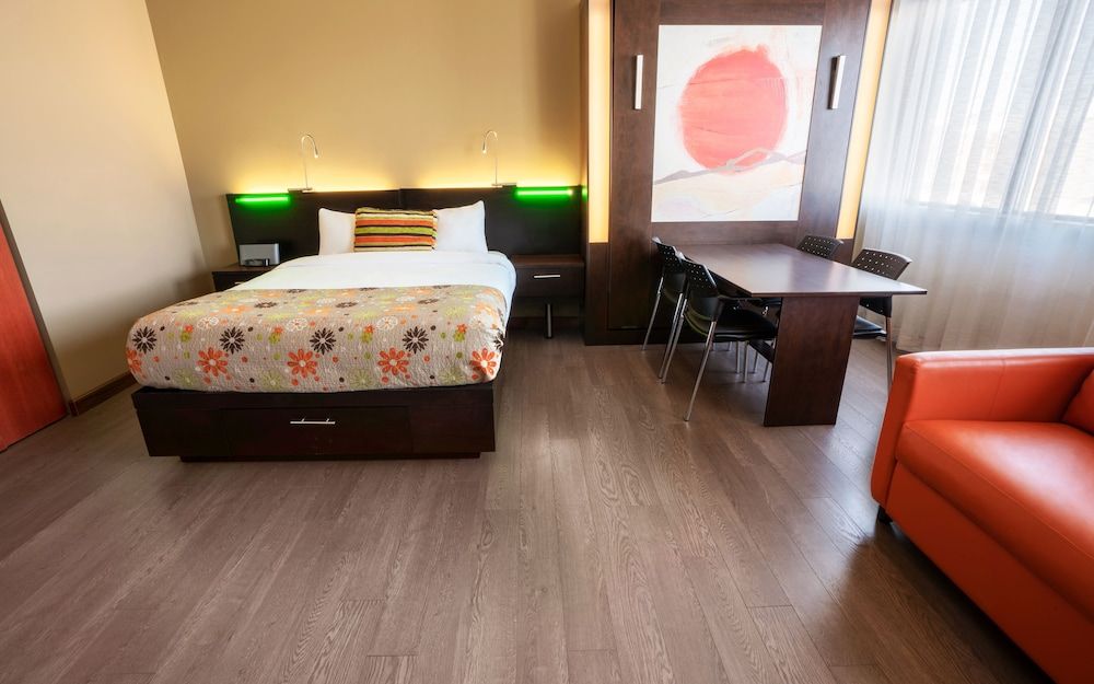 Studio, 1 Queen Bed, 1 Murphy Bed and 1 Sofa Bed
