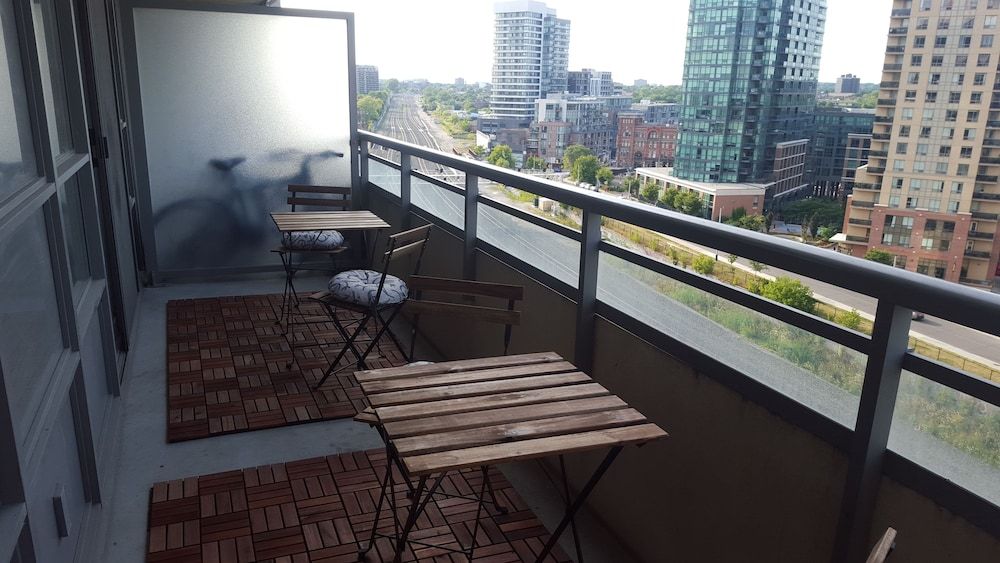 Lavish Suites- New Two Bedroom - Amazing CN Tower View City Condo, 2 Bedrooms, Kitchen, City View 24
