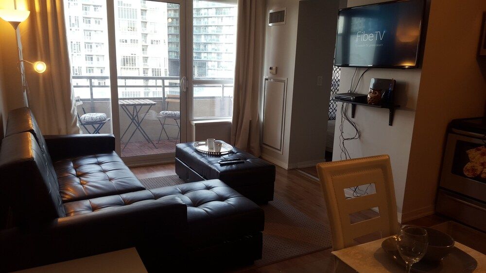 Lavish Suites- New Two Bedroom - Amazing CN Tower View City Condo, 2 Bedrooms, Kitchen, City View 22