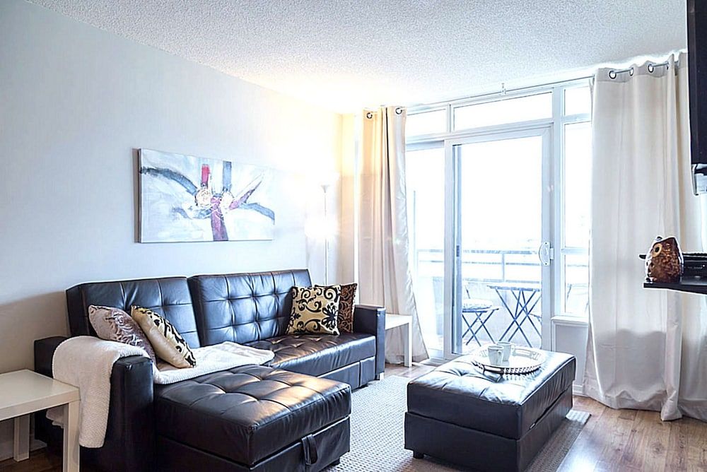 Lavish Suites- New Two Bedroom - Amazing CN Tower View City Condo, 2 Bedrooms, Kitchen, City View 20