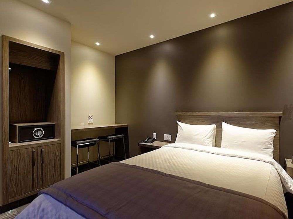 Hôtel Ô Laval Superior Room, 1 Queen Bed 3