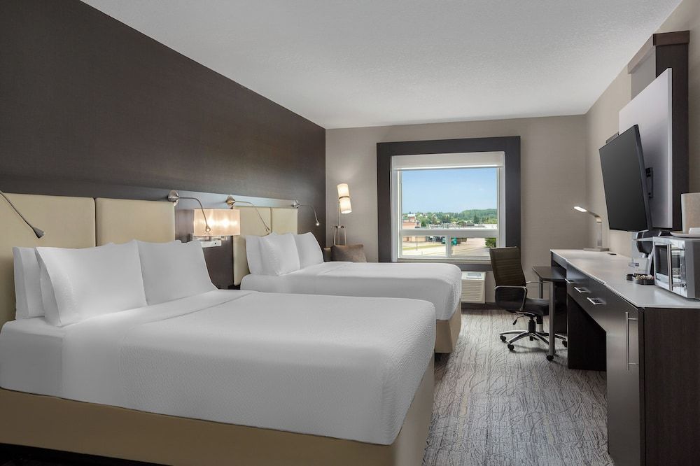 Suite, 2 Queen Beds (Additional Living Area)
