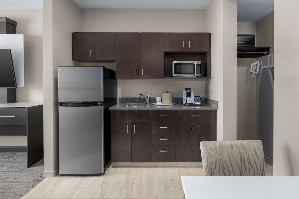 Suite, 1 Queen Bed (Additional Living Area)