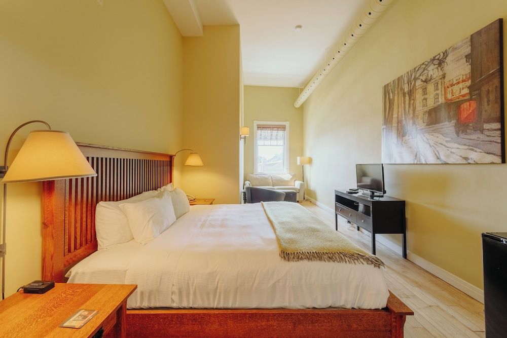 Deluxe, King and Sofa Bed