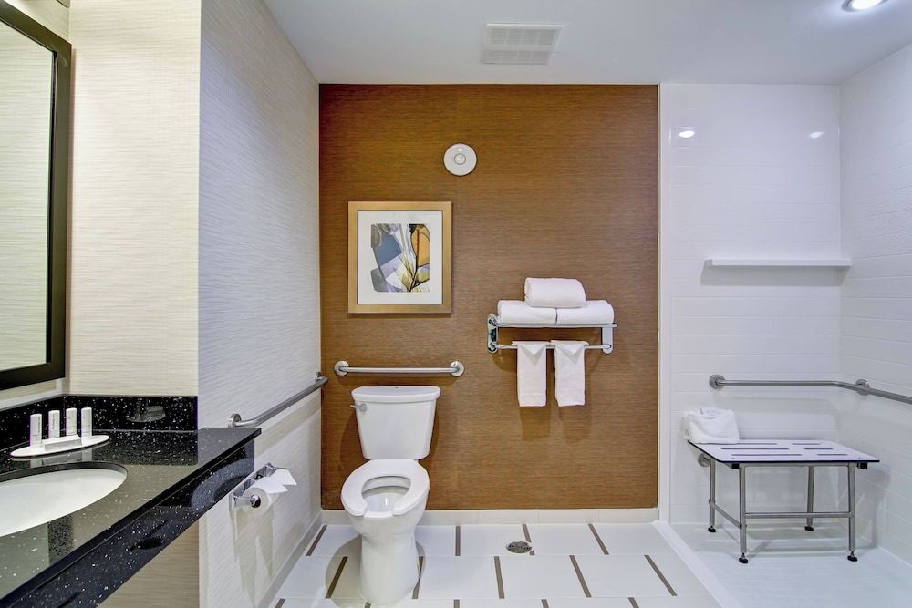 Fairfield Inn and Suites by Marriott Kamloops Room, 2 Queen Beds 3