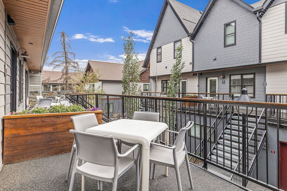 Basecamp Resorts Canmore Condo, 5 Bedrooms (Self Check In, No Pets) 4