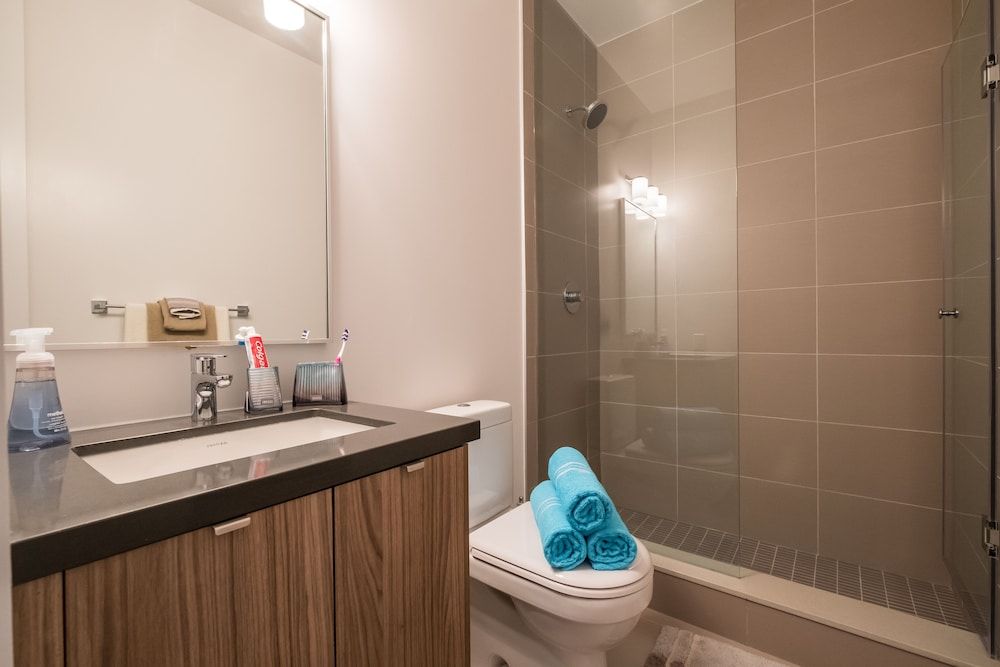 QuickStay - Luxury in Yorkville (Yonge & Bloor) Luxury Condo, 1 Queen Bed, Balcony 11