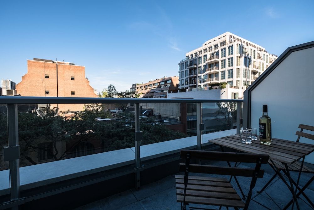 QuickStay - Luxury in Yorkville (Yonge & Bloor) Luxury Condo, 1 Queen Bed, Balcony 8