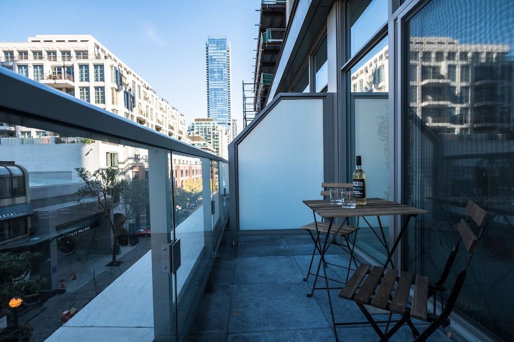 QuickStay - Luxury in Yorkville (Yonge & Bloor) Luxury Condo, 1 Queen Bed, Balcony 9