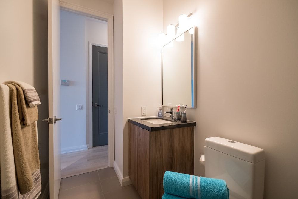 QuickStay - Luxury in Yorkville (Yonge & Bloor) Luxury Condo, 1 Queen Bed, Balcony 12