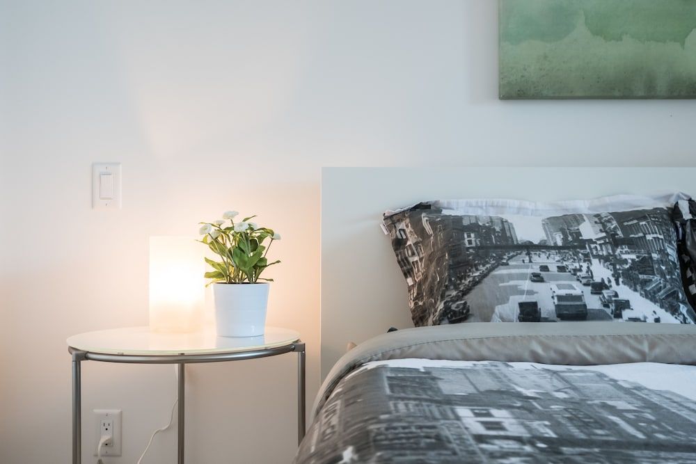 QuickStay - Luxury in Yorkville (Yonge & Bloor) Luxury Condo, 1 Queen Bed, Balcony 4