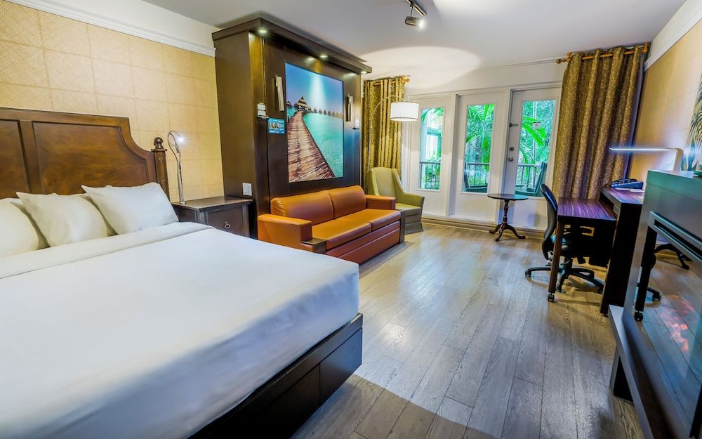 LHotelQuébec Superior Room, 1 Queen Bed, 1 Queen Murphy Bed, Garden View 4