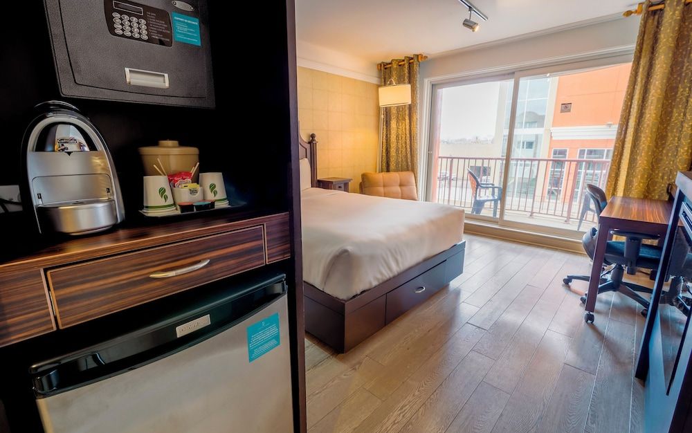 L'Hôtel Québec par JARO Classic Room 1 Queen Bed 3
