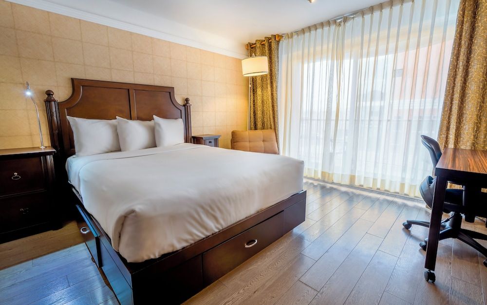 L'Hôtel Québec par JARO Classic Room 1 Queen Bed 2