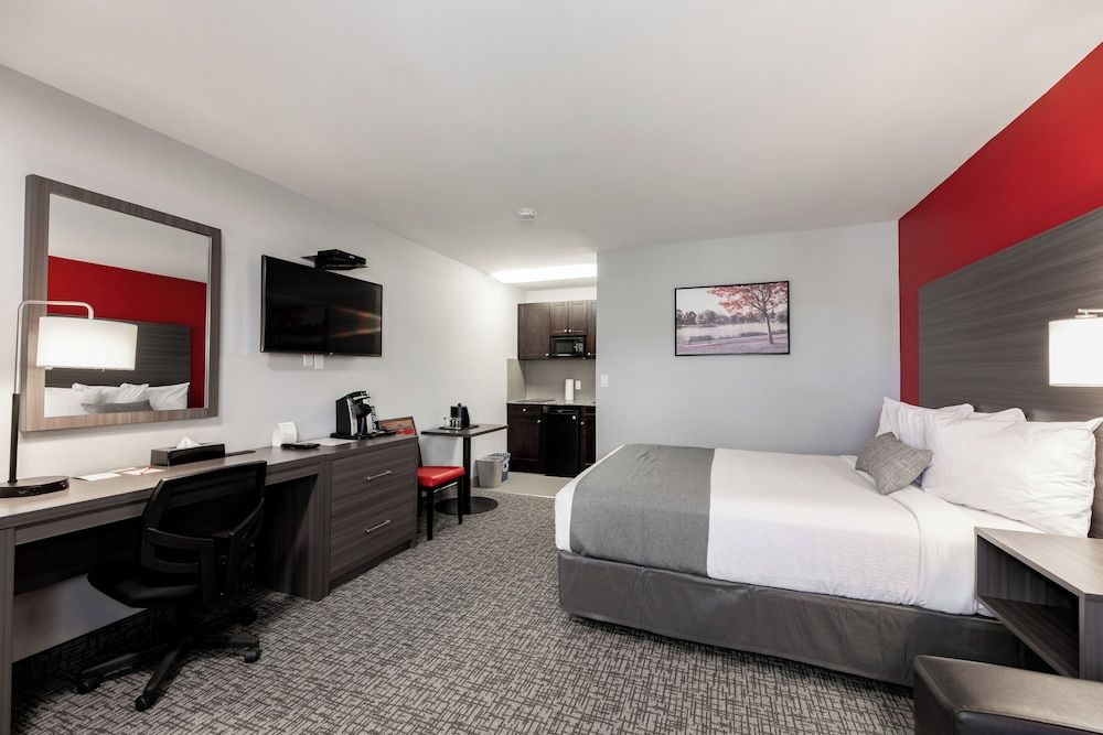 The Kanata by BCMinns Hinton Single Queen Kitchenette Exterior Access (Pet Friendly) 2