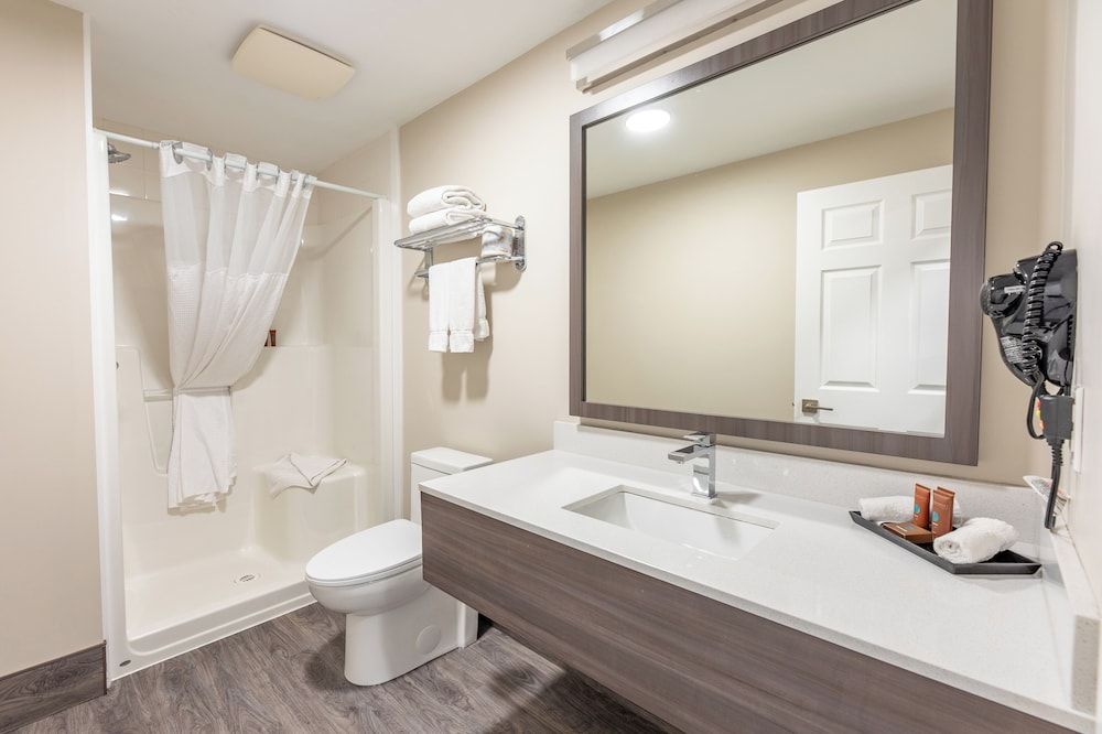 The Kanata by BCMinns Hinton King Jacuzzi Suite 5