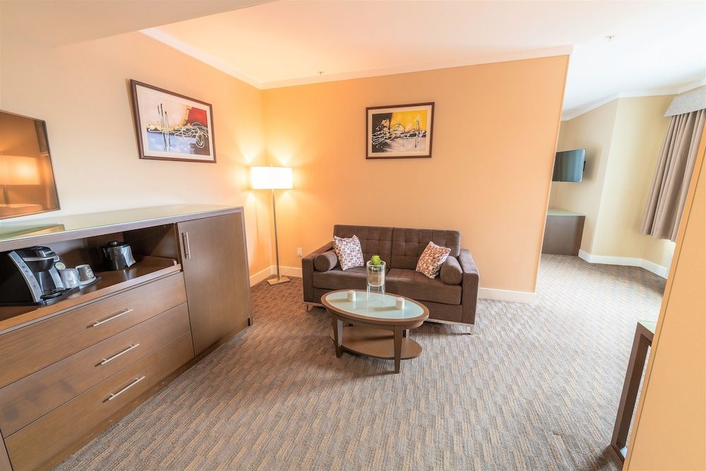 Mstar Hotel Junior Room, 1 King Bed 6