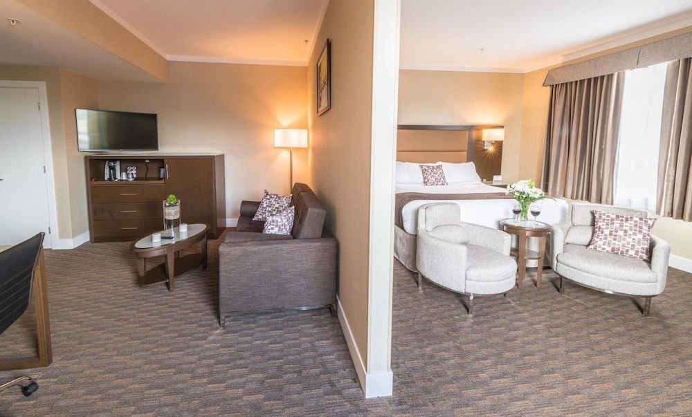 Mstar Hotel Junior Room, 1 King Bed 3