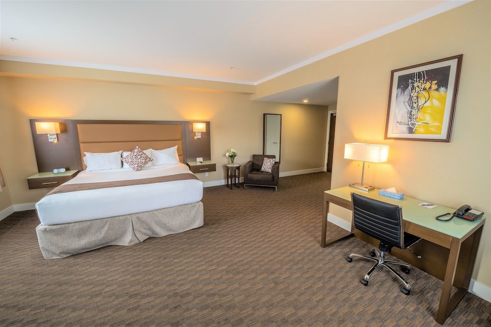 Mstar Hotel Executive Room, 1 King Bed 3